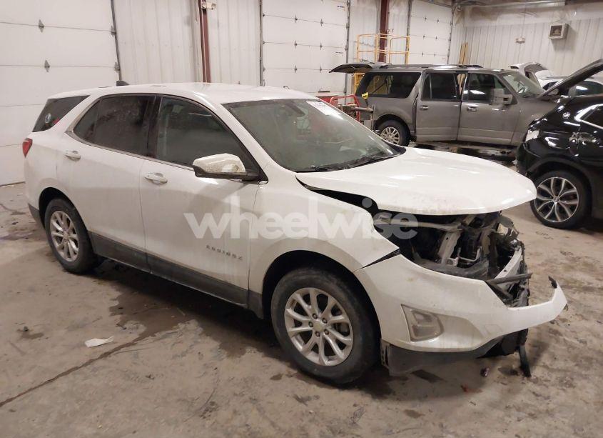 2019 Chevrolet Equinox LT (VIN 3GNAXUEVXKL120915) main photo