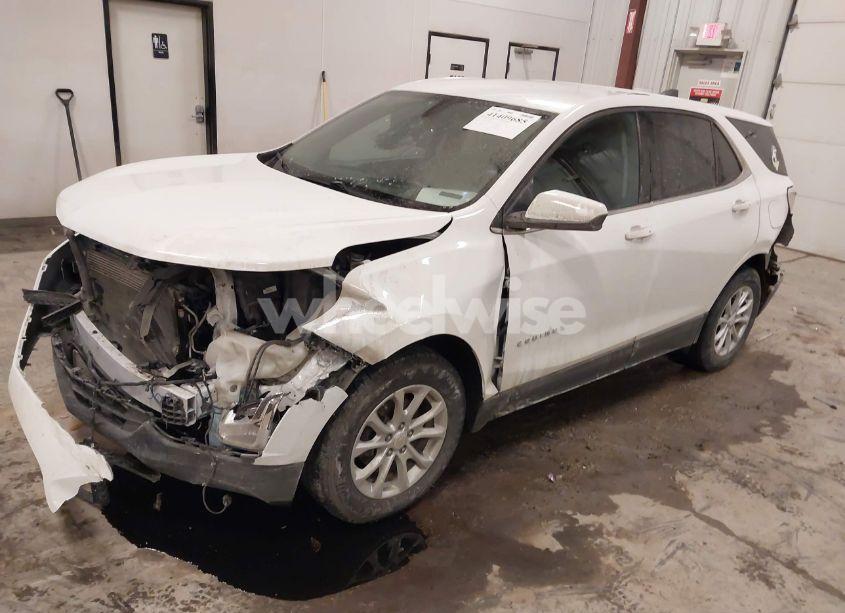 Photo 2 of 2019 Chevrolet Equinox LT (VIN 3GNAXUEVXKL120915)