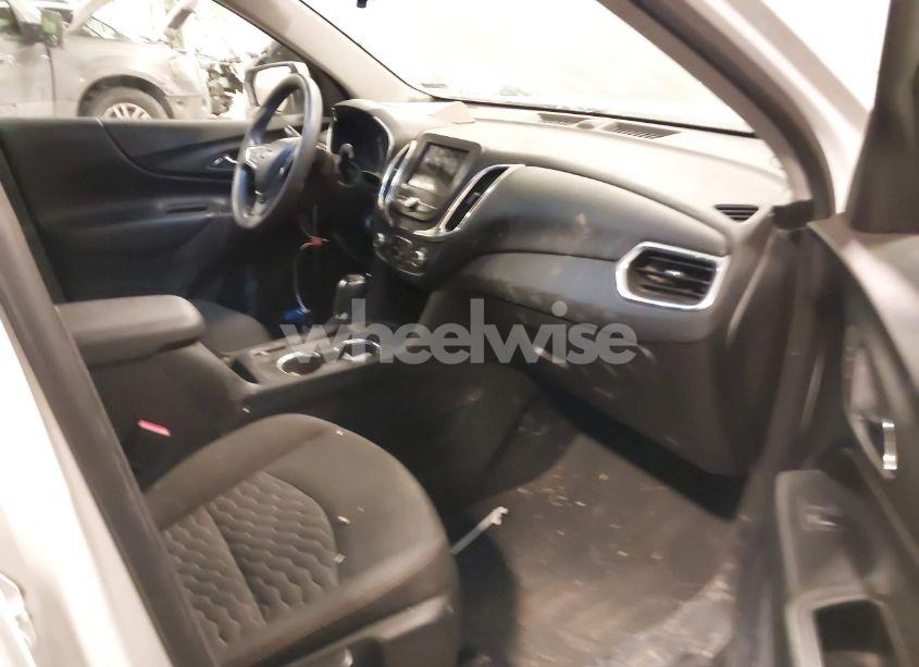 Photo 5 of 2019 Chevrolet Equinox LT (VIN 3GNAXUEVXKL120915)