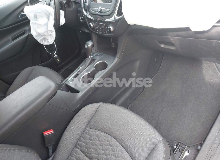 Photo 5 of 2019 Chevrolet Equinox LT (VIN 3GNAXUEVXKL358893)