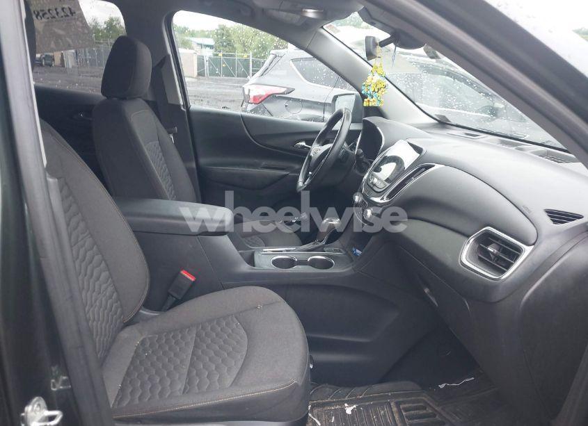 Photo 5 of 2021 Chevrolet Equinox AWD LT (VIN 3GNAXUEVXML378399)