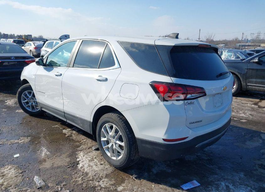 Photo 3 of 2022 Chevrolet Equinox AWD LT (VIN 3GNAXUEVXNL140490)