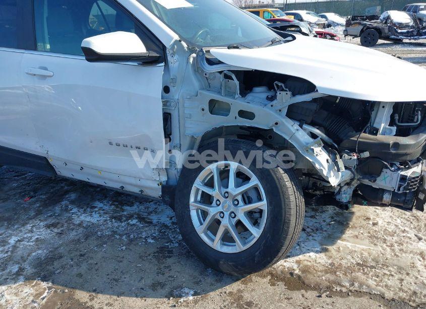 Photo 6 of 2022 Chevrolet Equinox AWD LT (VIN 3GNAXUEVXNL140490)