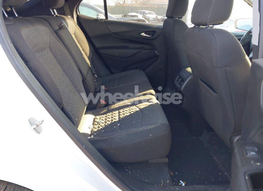 Photo 8 of 2022 Chevrolet Equinox AWD LT (VIN 3GNAXUEVXNL140490)