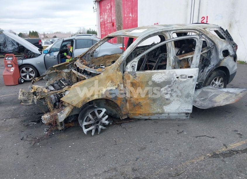 Photo 2 of 2022 Chevrolet Equinox AWD LT (VIN 3GNAXUEVXNL189074)