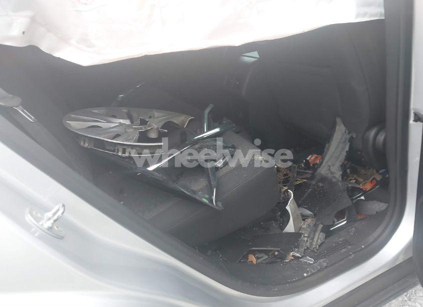 Photo 8 of 2022 Chevrolet Equinox AWD LT (VIN 3GNAXUEVXNL203393)
