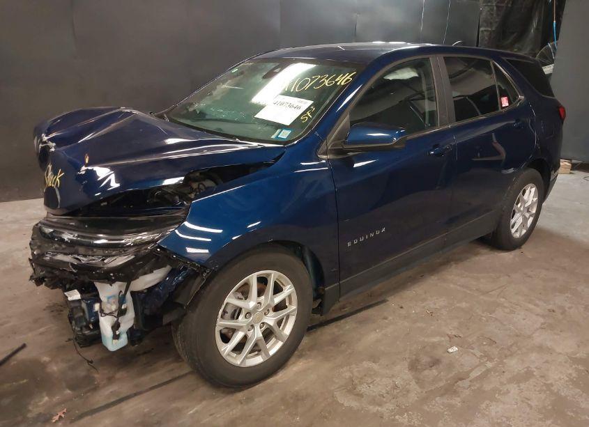 Photo 2 of 2022 Chevrolet Equinox AWD LT (VIN 3GNAXUEVXNL270057)