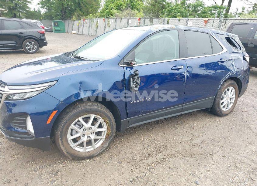 Photo 2 of 2022 Chevrolet Equinox AWD LT (VIN 3GNAXUEVXNL313294)