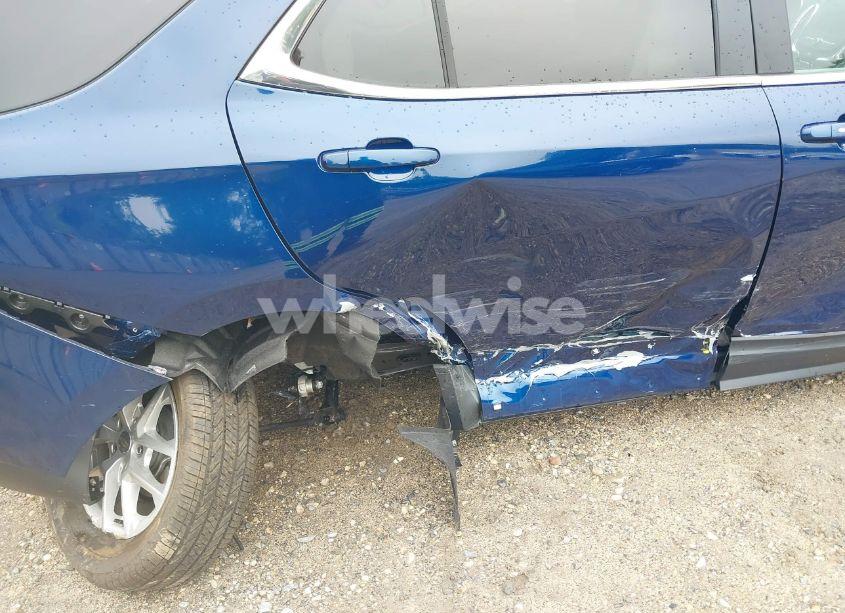 Photo 6 of 2022 Chevrolet Equinox AWD LT (VIN 3GNAXUEVXNL313294)