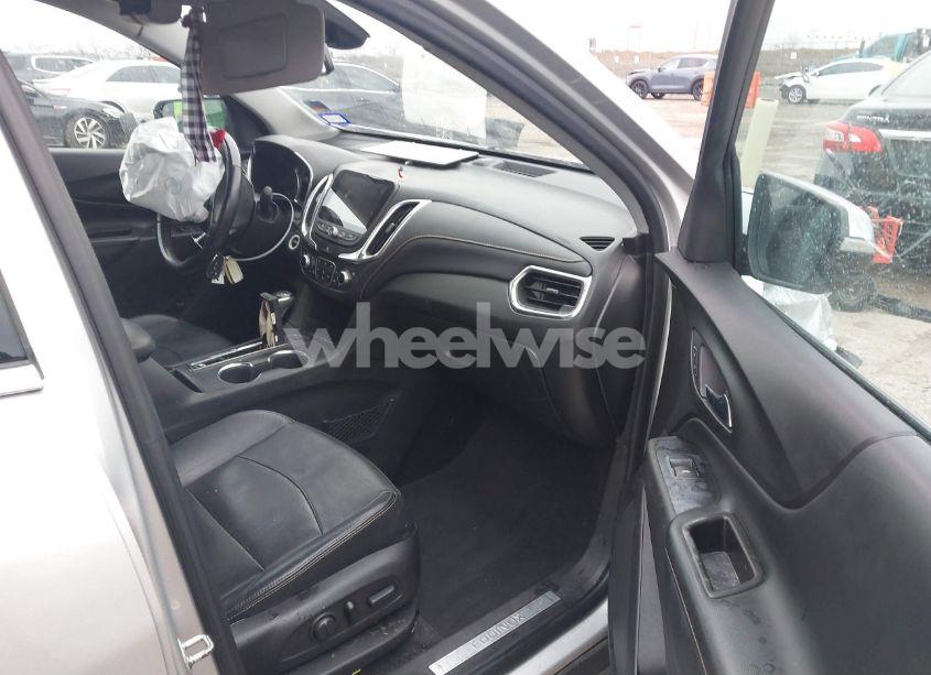 Photo 5 of 2018 Chevrolet Equinox PREMIER (VIN 3GNAXVEV0JS593135)