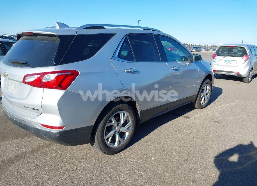Photo 4 of 2018 Chevrolet Equinox PREMIER (VIN 3GNAXVEV2JS500101)