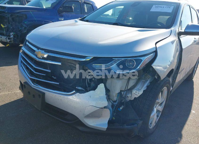 Photo 6 of 2018 Chevrolet Equinox PREMIER (VIN 3GNAXVEV2JS500101)