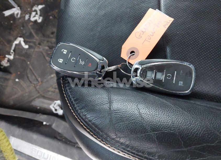 Photo 11 of 2018 Chevrolet Equinox PREMIER (VIN 3GNAXVEV6JL108653)