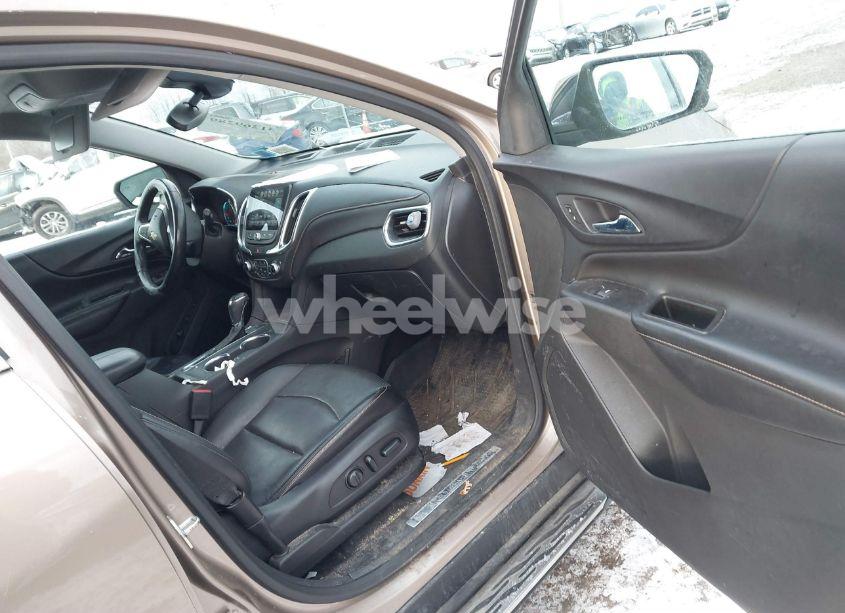 Photo 5 of 2018 Chevrolet Equinox PREMIER (VIN 3GNAXVEV6JL108653)