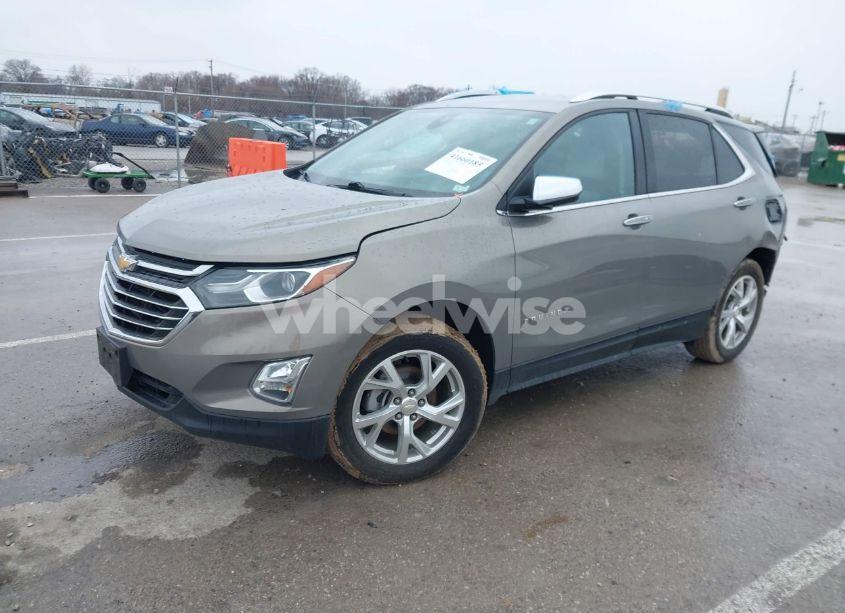 Photo 2 of 2018 Chevrolet Equinox PREMIER (VIN 3GNAXVEV6JS581670)