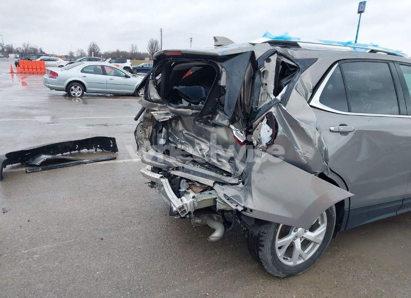 Photo 6 of 2018 Chevrolet Equinox PREMIER (VIN 3GNAXVEV6JS581670)