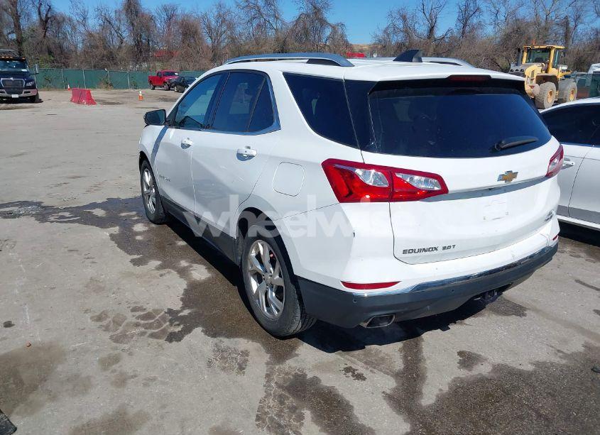 Photo 3 of 2019 Chevrolet Equinox LT (VIN 3GNAXVEX1KS681033)