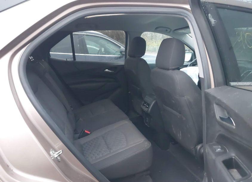 Photo 8 of 2019 Chevrolet Equinox LT (VIN 3GNAXVEX4KL119542)