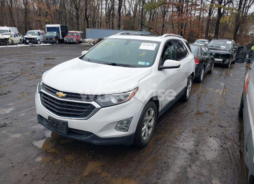 Photo 2 of 2019 Chevrolet Equinox LT (VIN 3GNAXVEX4KS565373)