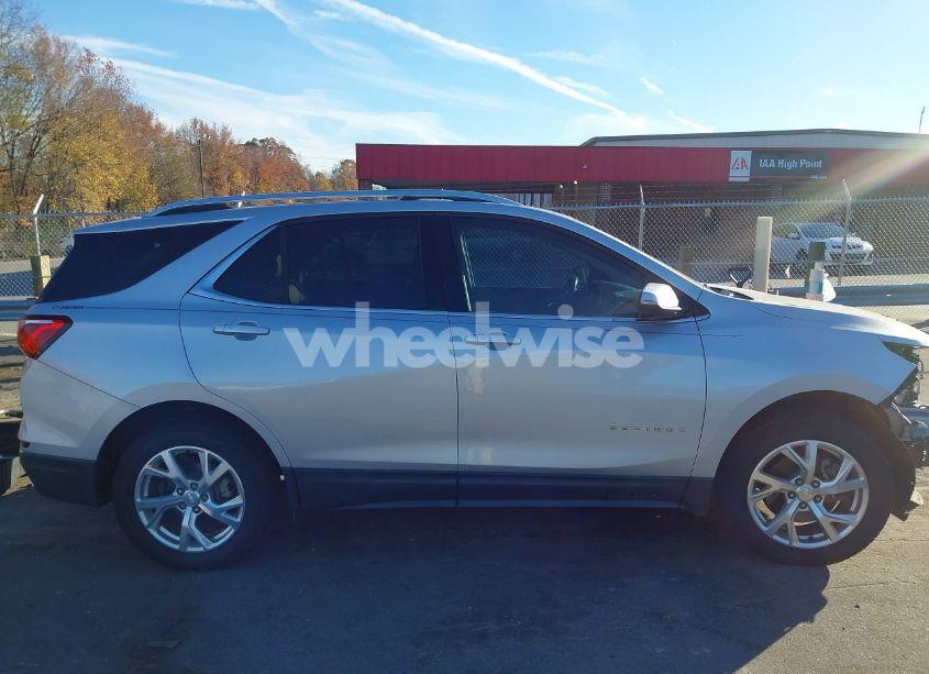 Photo 13 of 2019 Chevrolet Equinox LT (VIN 3GNAXVEX7KL335059)