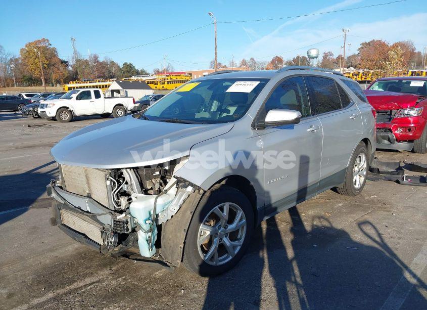 Photo 2 of 2019 Chevrolet Equinox LT (VIN 3GNAXVEX7KL335059)