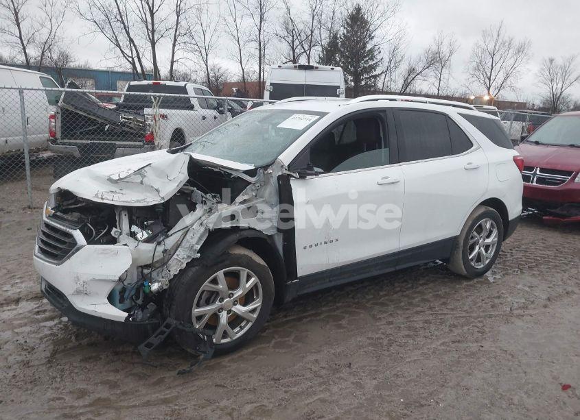 Photo 2 of 2019 Chevrolet Equinox LT (VIN 3GNAXVEX9KS615975)