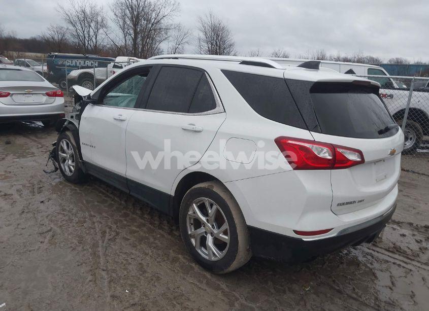 Photo 3 of 2019 Chevrolet Equinox LT (VIN 3GNAXVEX9KS615975)