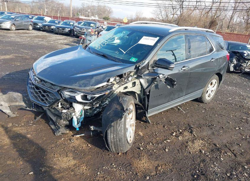 Photo 2 of 2019 Chevrolet Equinox LT (VIN 3GNAXVEXXKL127032)