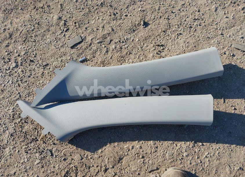 Photo 12 of 2019 Chevrolet Equinox LT (VIN 3GNAXWEU1KS609048)