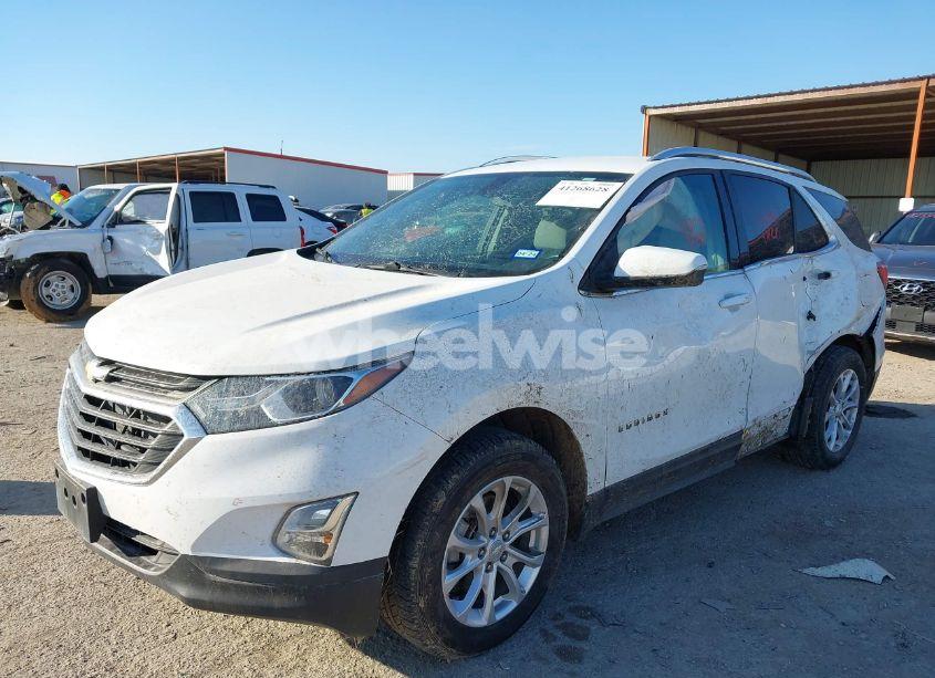 Photo 2 of 2019 Chevrolet Equinox LT (VIN 3GNAXWEU1KS609048)
