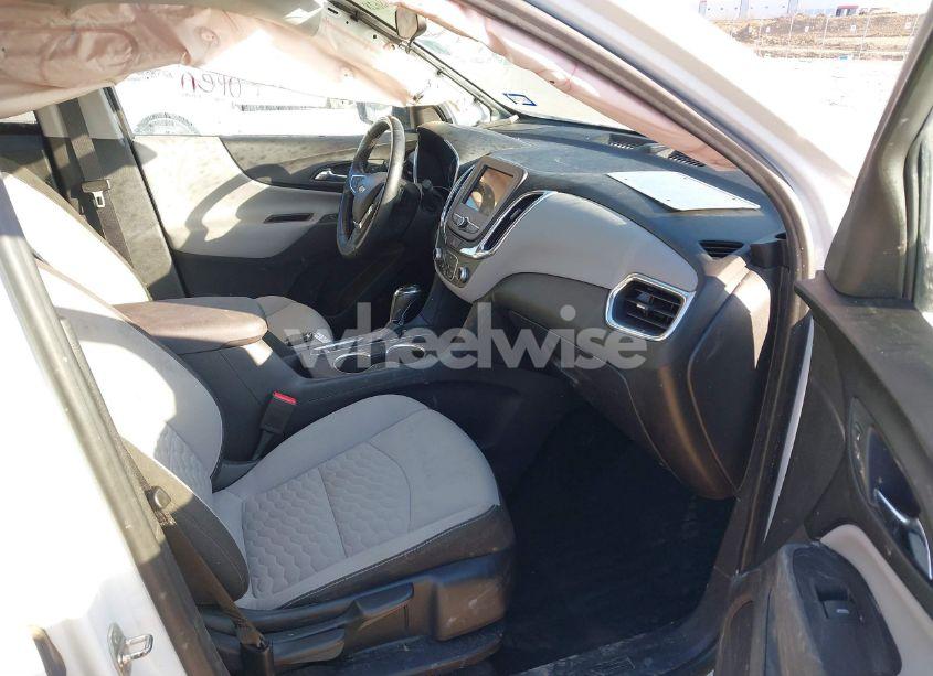 Photo 5 of 2019 Chevrolet Equinox LT (VIN 3GNAXWEU1KS609048)