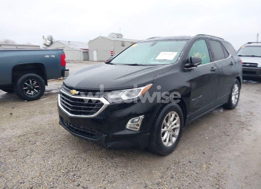 Photo 2 of 2019 Chevrolet Equinox LT (VIN 3GNAXWEU2KL270231)