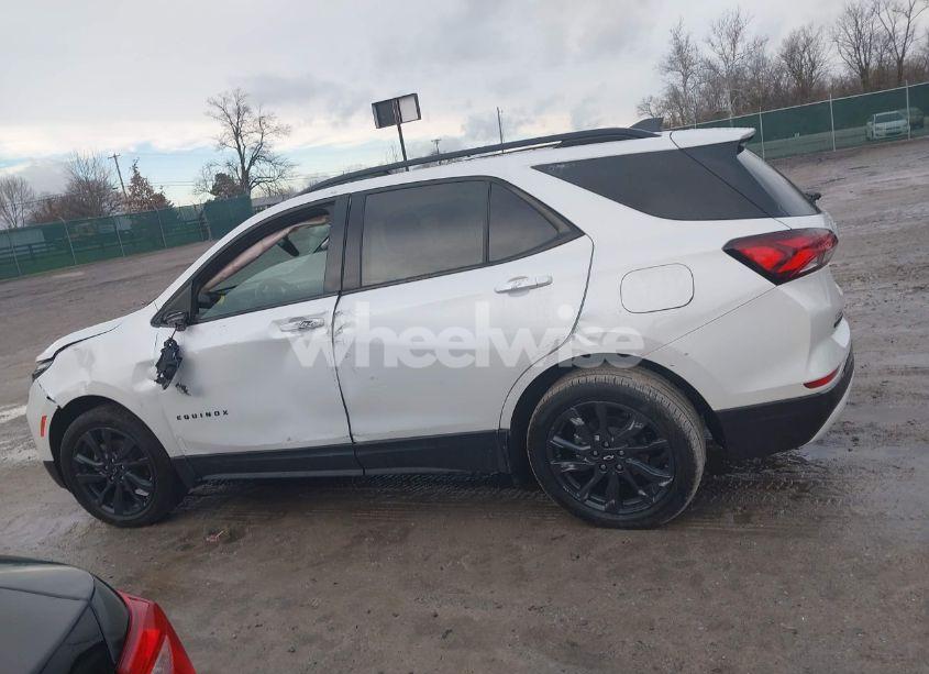 Photo 14 of 2022 Chevrolet Equinox AWD RS (VIN 3GNAXWEV7NS240161)