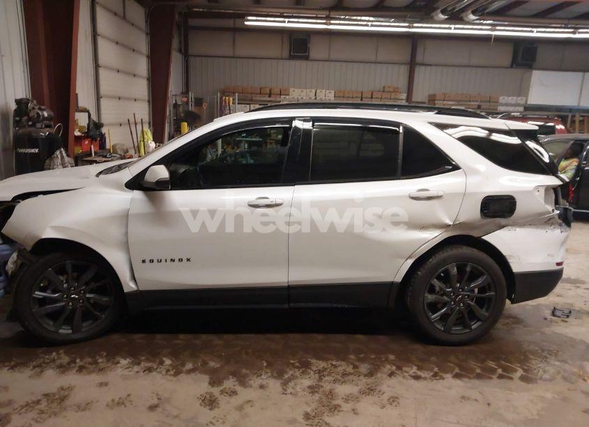 Photo 15 of 2022 Chevrolet Equinox AWD RS (VIN 3GNAXWEV8NS111684)