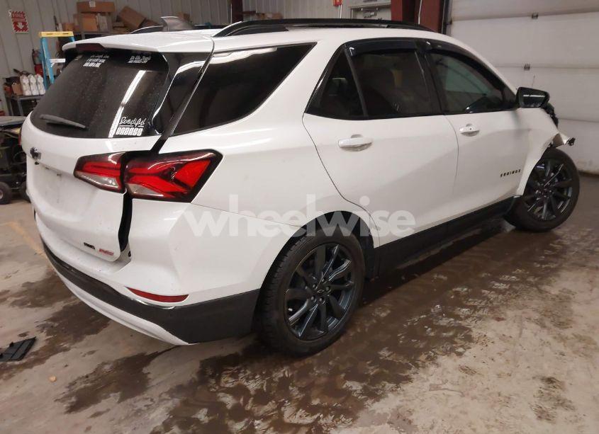 Photo 4 of 2022 Chevrolet Equinox AWD RS (VIN 3GNAXWEV8NS111684)