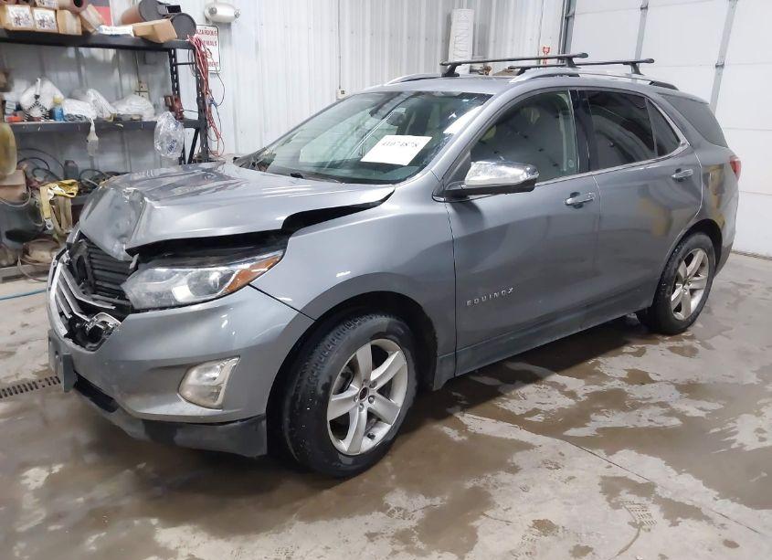 Photo 2 of 2018 Chevrolet Equinox PREMIER (VIN 3GNAXXEU4JL171544)