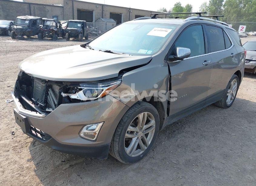 Photo 2 of 2019 Chevrolet Equinox PREMIER (VIN 3GNAXXEV0KS572024)