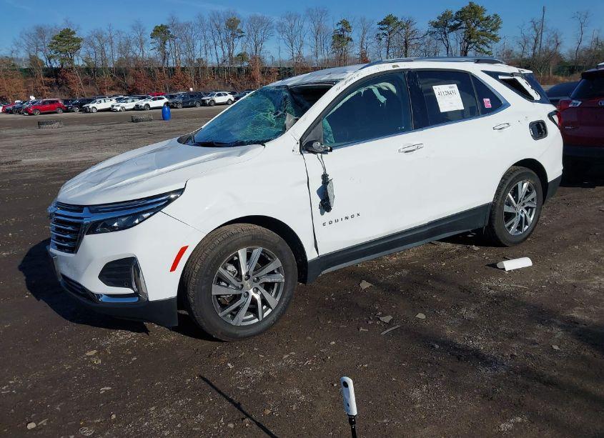 Photo 2 of 2022 Chevrolet Equinox AWD PREMIER (VIN 3GNAXXEVXNS243139)