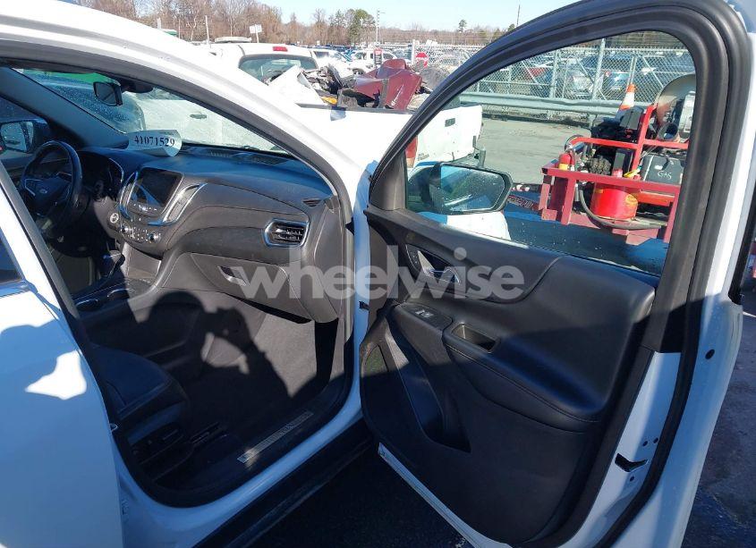 Photo 5 of 2019 Chevrolet Equinox PREMIER (VIN 3GNAXYEX7KS680079)