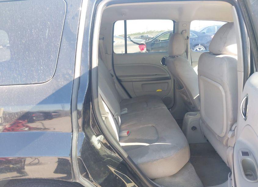 Photo 8 of 2010 Chevrolet Hhr LS (VIN 3GNBAADB8AS509875)