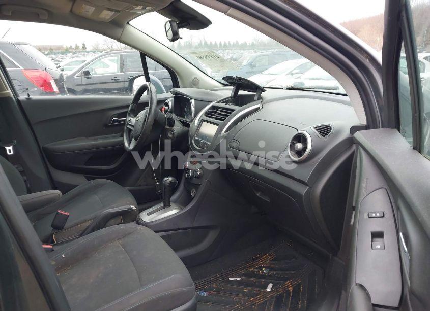 Photo 5 of 2016 Chevrolet Trax 1LS (VIN 3GNCJKSB0GL268894)