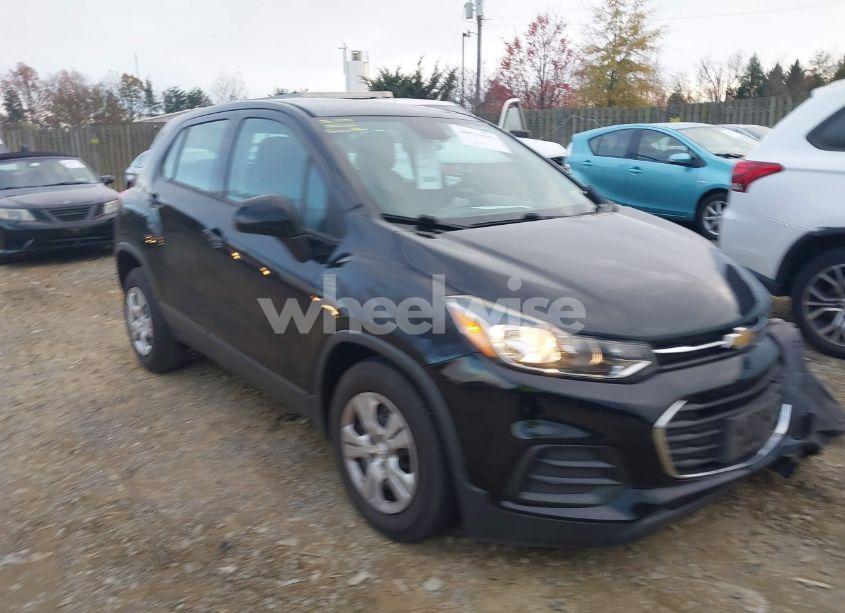 2017 Chevrolet Trax LS (VIN 3GNCJKSB0HL131679) main photo