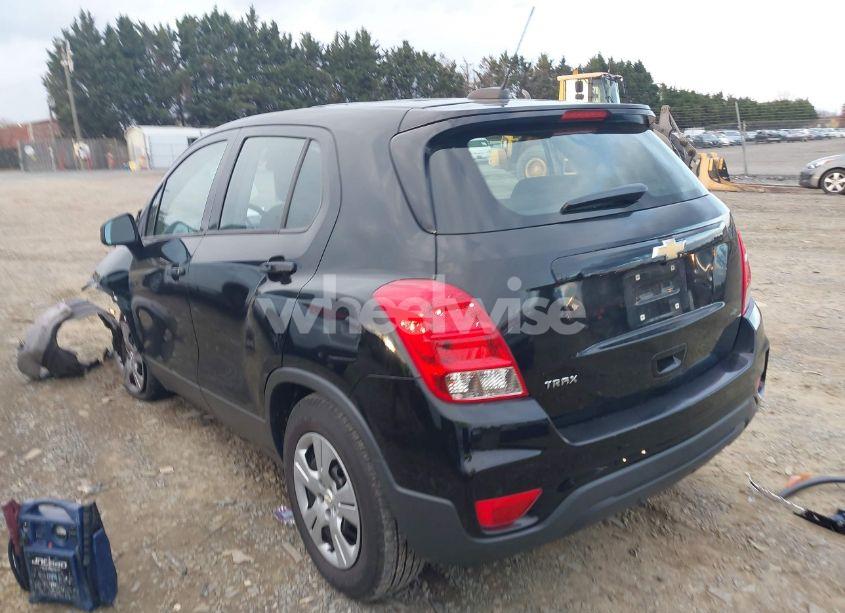 Photo 3 of 2017 Chevrolet Trax LS (VIN 3GNCJKSB0HL131679)