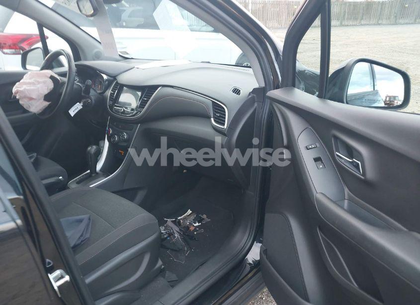 Photo 5 of 2017 Chevrolet Trax LS (VIN 3GNCJKSB0HL131679)