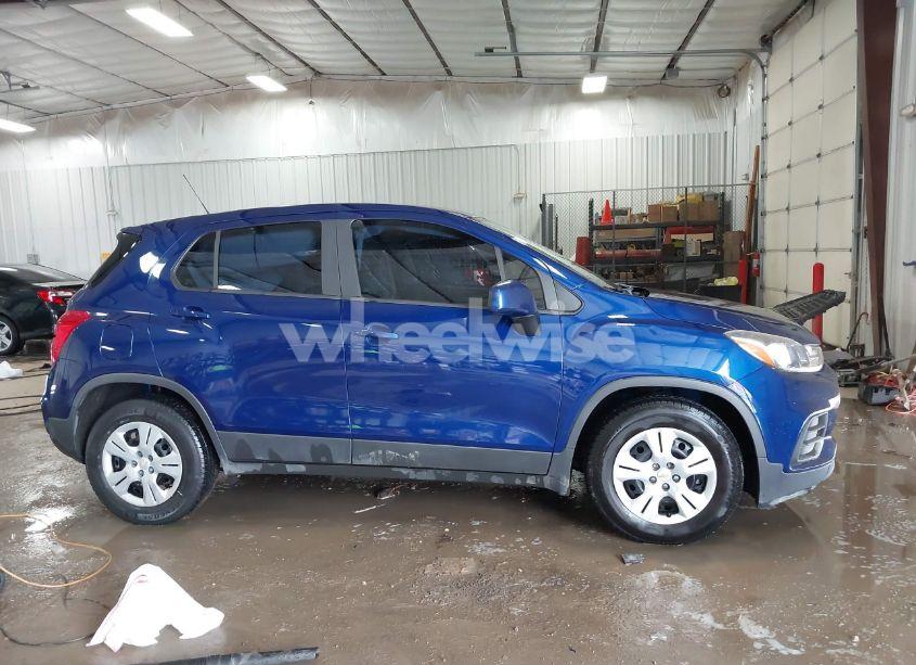 Photo 14 of 2017 Chevrolet Trax LS (VIN 3GNCJKSB0HL150586)