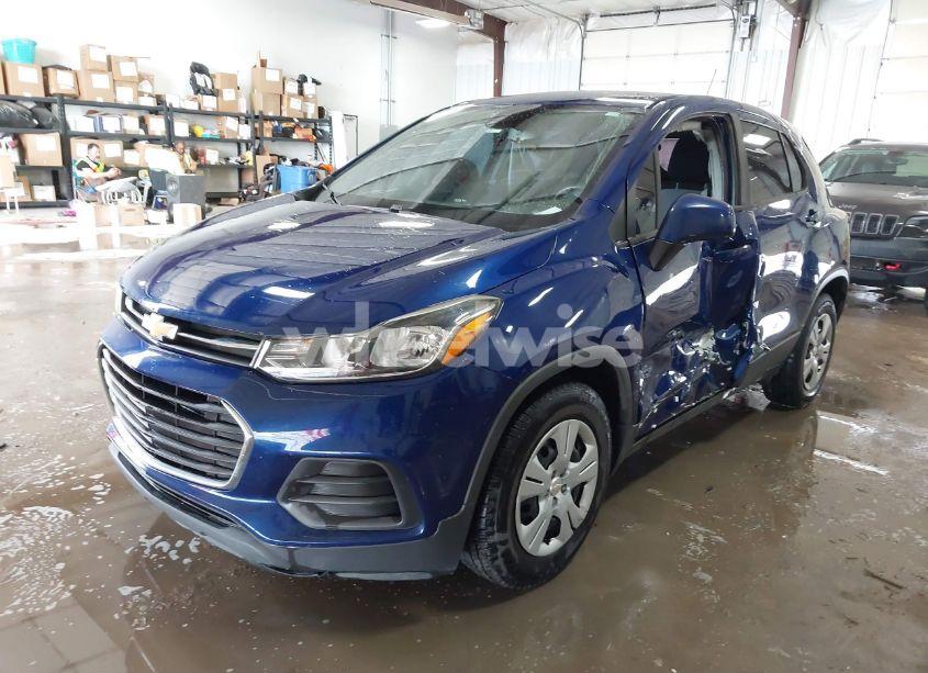 Photo 2 of 2017 Chevrolet Trax LS (VIN 3GNCJKSB0HL150586)