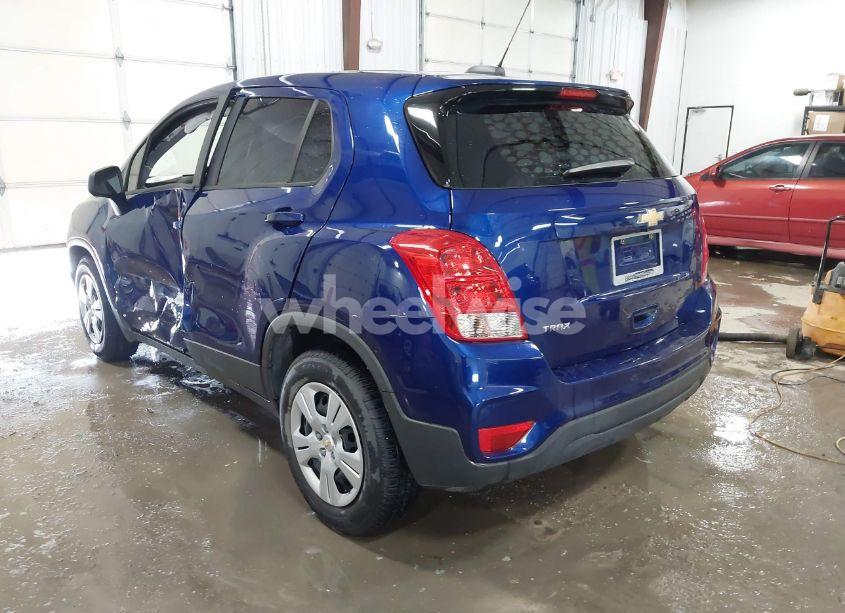 Photo 3 of 2017 Chevrolet Trax LS (VIN 3GNCJKSB0HL150586)