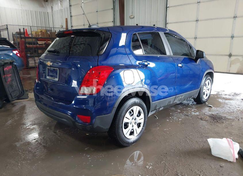 Photo 4 of 2017 Chevrolet Trax LS (VIN 3GNCJKSB0HL150586)