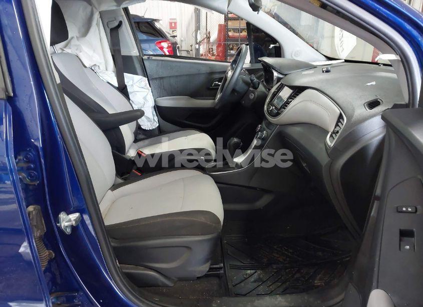 Photo 5 of 2017 Chevrolet Trax LS (VIN 3GNCJKSB0HL150586)