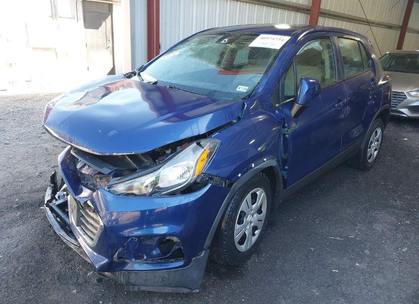 Photo 2 of 2017 Chevrolet Trax LS (VIN 3GNCJKSB0HL190201)
